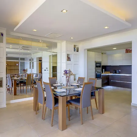 Luxury Seafront Oasis In W/ Pool Apartment
