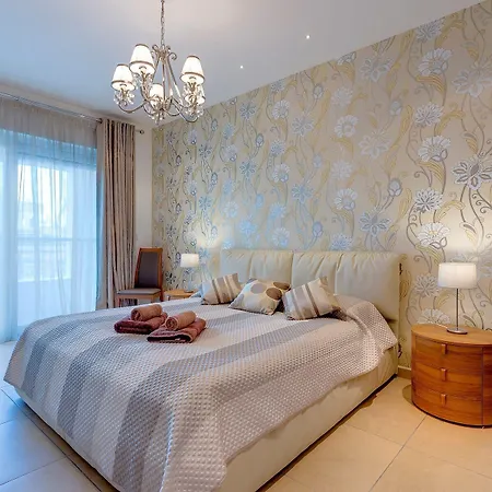 Luxury Seafront Oasis In W/ Pool Apartment