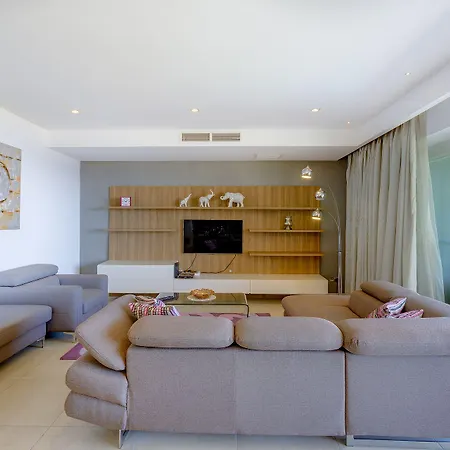 Apartamento Luxury Seafront Oasis In W/ Pool