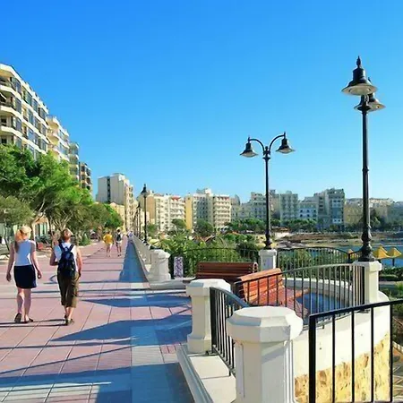 Luxury Seafront Oasis In W/ Pool スリーマ