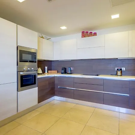 Apartment Luxury Seafront Oasis In W/ Pool Sliema