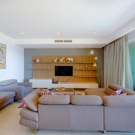 Apartment Luxury Seafront Oasis In W/ Pool *