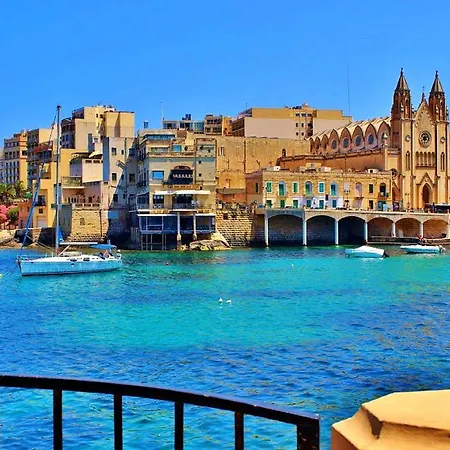 Luxury Seafront Oasis In W/ Pool スリーマ